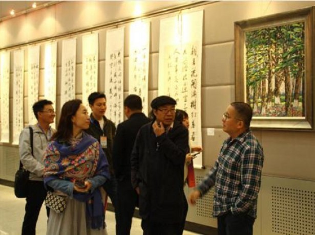 “历史的回声，光辉的色彩”——必赢71886网址登录首届校友书画展、座谈会、音乐会举行